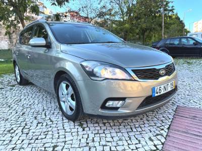 Carro usado Kia Ceed SW 1.6 CRDi TX Diesel