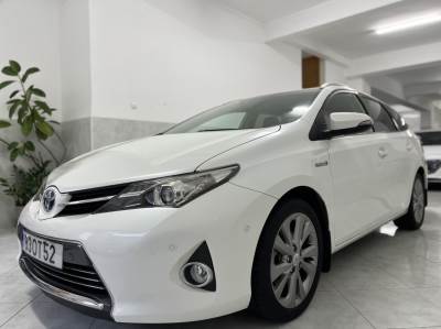 Carro usado Toyota Auris Touring Sports 1.8 HSD Comfort+J17 Híbrido (Gasolina)