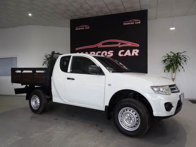 Carro usado Mitsubishi L200 2.5 DI-D Club Invite 3L 4WD Diesel