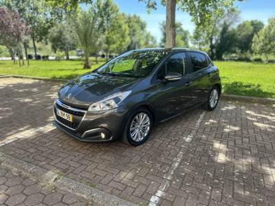 Carro usado Peugeot 208 1.2 PureTech Signature Gasolina