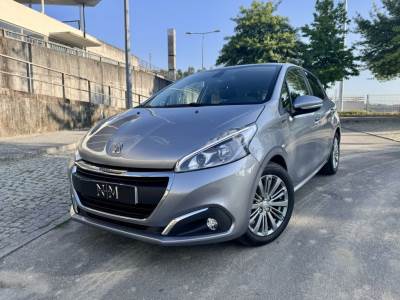 Carro usado Peugeot 208 1.2 PureTech Signature Gasolina