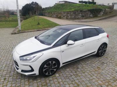 Carro usado Citroën DS5 2.0 HDi Hybrid4 Sport Chic CMP6 Híbrido (Gasóleo)