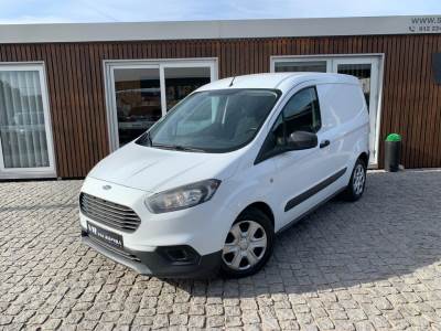 Pesado usado Ford Transit Courier 1.5 TDCi Trend Diesel