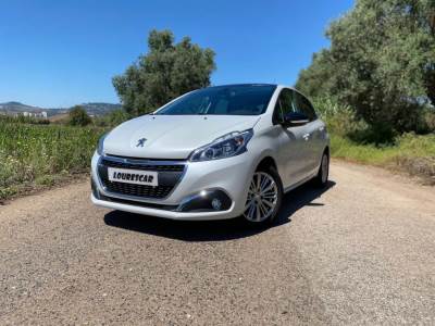 Carro usado Peugeot 208 1.2 PureTech Signature Gasolina