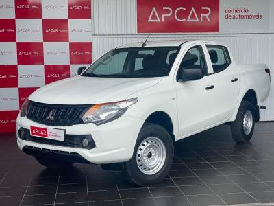 Carro usado Mitsubishi L200 2.4 DI-D CD Invite 4WD Diesel