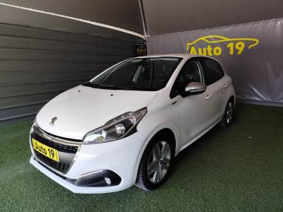 Carro usado Peugeot 208 1.2 PureTech Signature Gasolina