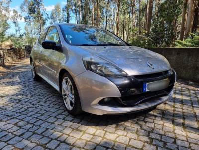 Carro usado Renault Clio 2.0 16V 200 Sport Gasolina