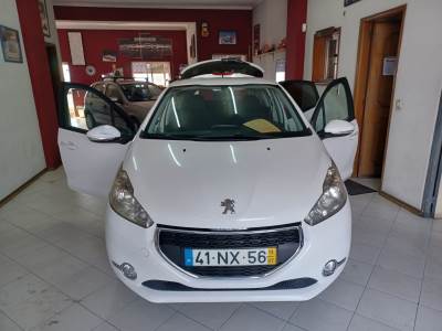 Carro usado Peugeot 208 1.4 HDi Active Diesel