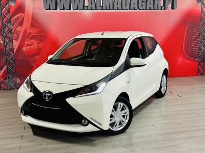 Carro usado Toyota Aygo 1.0 X-Play Plus+X-Touch Gasolina