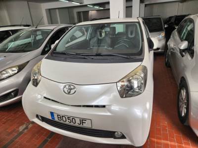 Carro usado Toyota iQ 1.4 D-4D 2 NAVI+Bluetooth Diesel