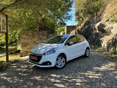 Carro usado Peugeot 208 1.2 PureTech Style Gasolina