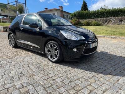 Carro usado Citroën DS3 1.2 VTi So Chic Gasolina