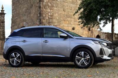 Carro usado Peugeot 3008 1.6 Hybrid Allure Pack e-EAT8 Híbrido (Plug-In)