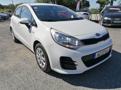 Carro usado Kia Rio 1.1 CRDi Diesel