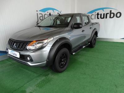 Carro usado Mitsubishi L200 2.5 DI-D CD Invite AC CC 4WD Diesel