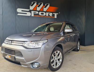 Carro usado Mitsubishi Outlander 2.0 PHEV Intense Navi Híbrido (Gasolina)