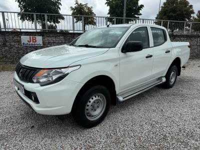 Carro usado Mitsubishi L200 2.4 DI-D CD Invite 4WD Diesel