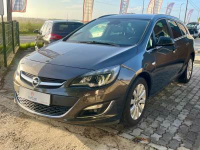 Carro usado Opel Astra Sports Tourer 1.6 CDTi Cosmo S/S Diesel