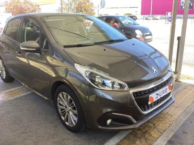 Carro usado Peugeot 208 1.2 PureTech Signature Só 23.000KM Só 198€/Mês* Gasolina