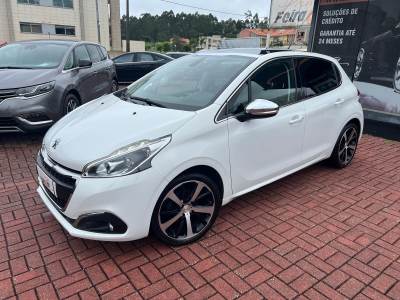 Carro usado Peugeot 208 1.2 PureTech Signature Gasolina