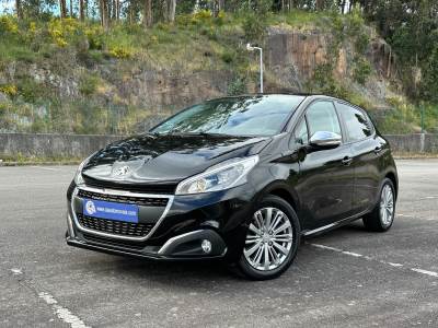 Carro usado Peugeot 208 1.5 BlueHDi Signature Diesel