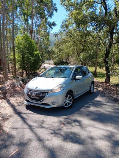 Carro usado Peugeot 208 1.4 HDi Diesel