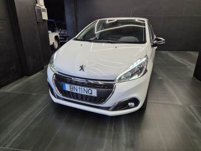 Carro usado Peugeot 208 1.2 PureTech Signature Gasolina