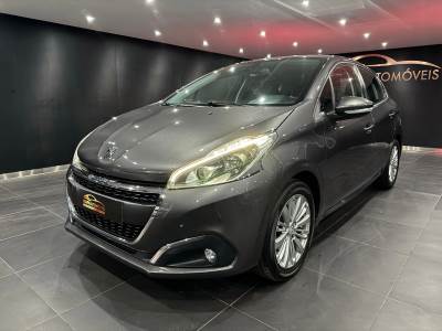 Carro usado Peugeot 208 1.2 PureTech Signature Gasolina