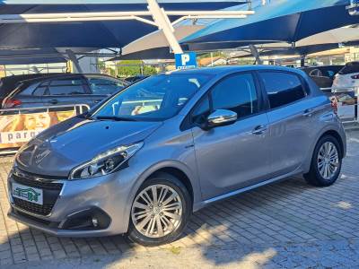 Carro usado Peugeot 208 1.2 PureTech Signature EAT6 Gasolina