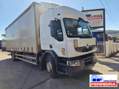 Pesado usado Renault Lander 300cv 4x2 cortinas 2013 Diesel