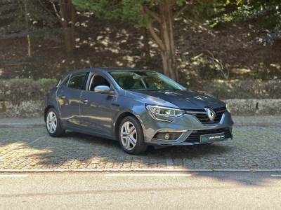 Carro usado Renault Mégane 1.5 Blue dCi Limited C/PM+Pneu Diesel