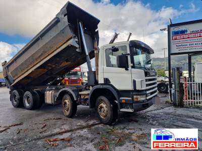 Pesado usado Scania P 380 8x4 basculante  Diesel