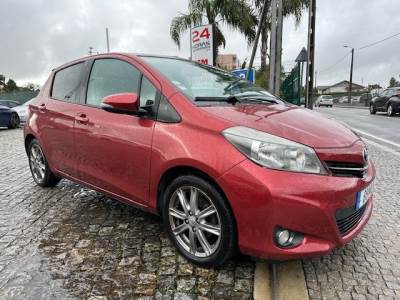 Carro usado Toyota Yaris 1.4 D-4D High Pack+NAVI Diesel