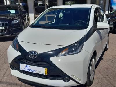 Toyota Aygo 1.0 X-Play Plus+X-Touch+TSS