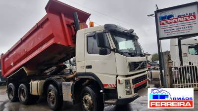 Pesado usado Volvo 400 cv 8x4 basculante  Diesel