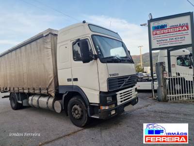 Pesado usado Volvo  420 4x2 cortinas 2001 Diesel