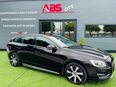 Carro usado Volvo V60 2.4 D6 Summum AWD Phev Híbrido (Gasóleo)