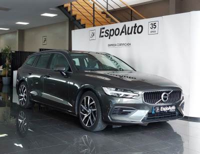 Carro usado Volvo V60 2.0 T8 AWD TE Momentum Híbrido (Plug-In)